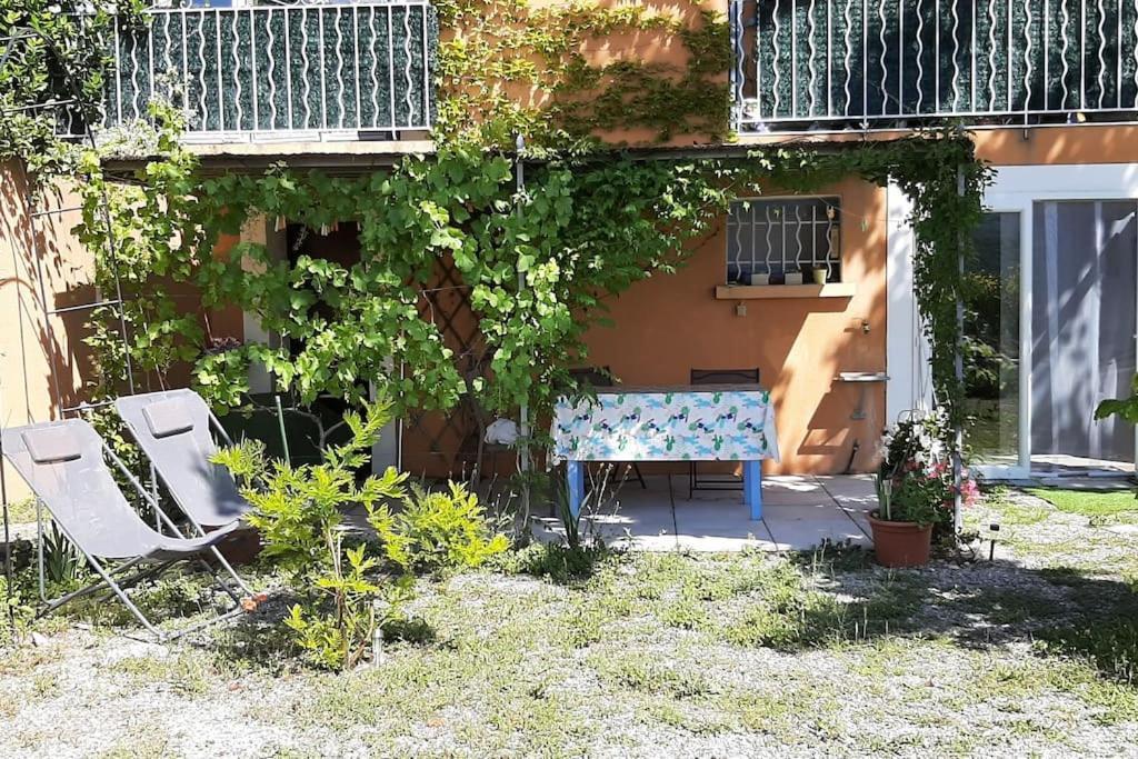 T.Belle Vue Panoramique Au Coeur Du Luberon 40M2 + Pergola . Jardin. P Apartment Apt Exterior photo