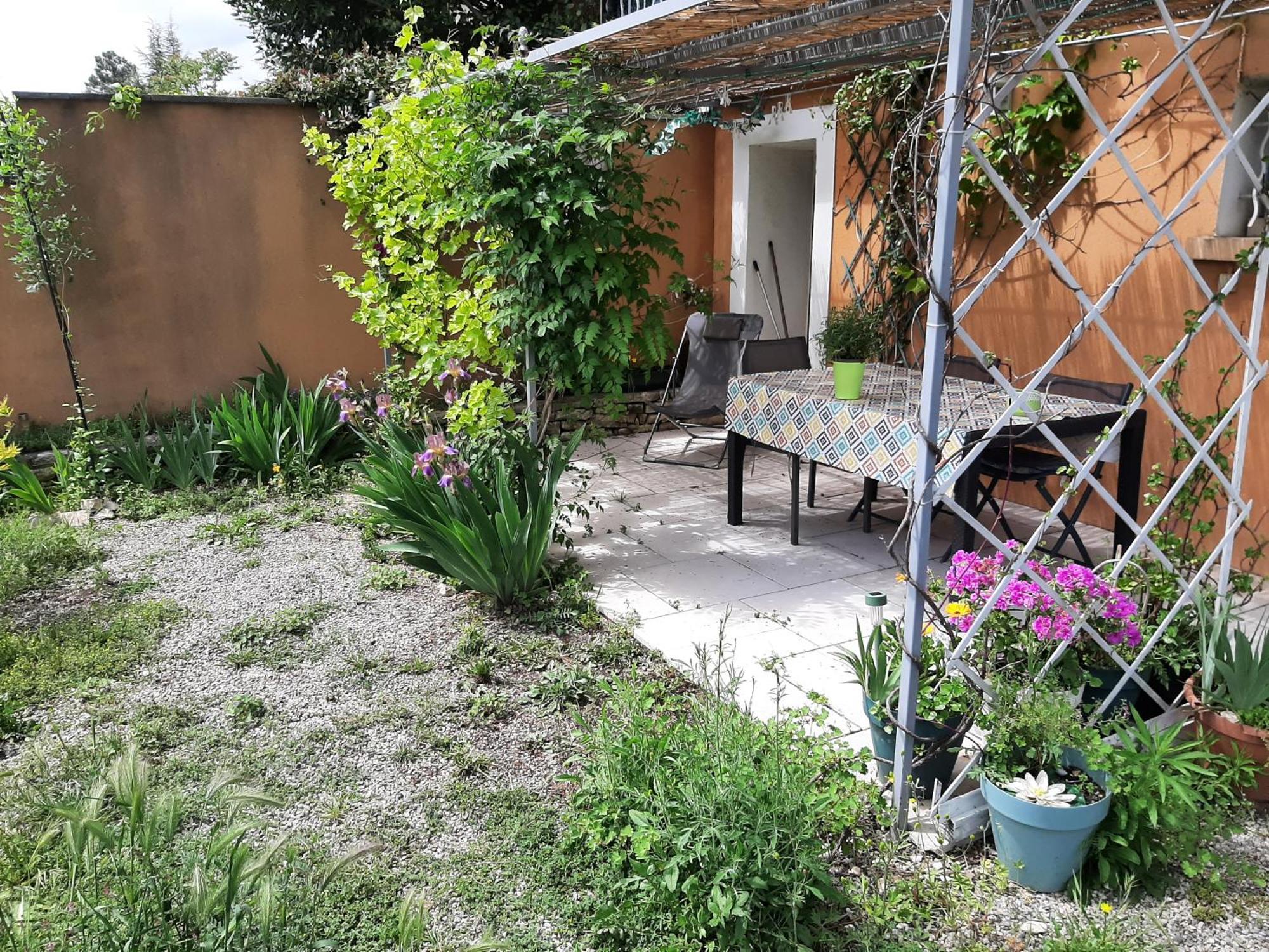T.Belle Vue Panoramique Au Coeur Du Luberon 40M2 + Pergola . Jardin. P Apartment Apt Exterior photo
