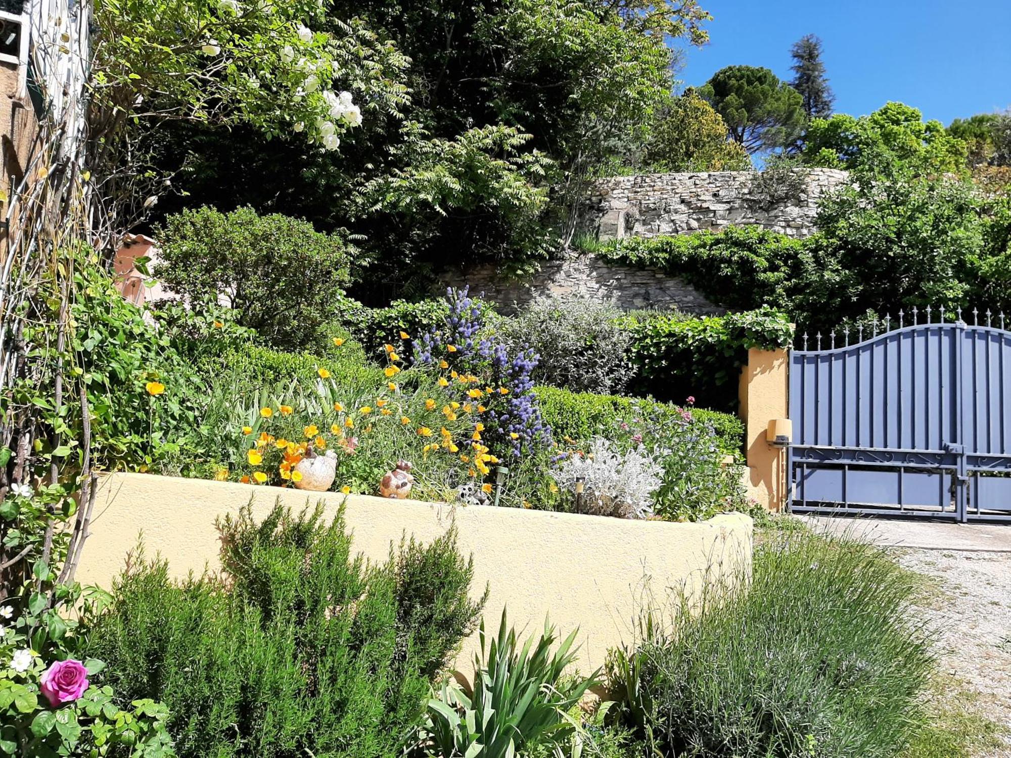 T.Belle Vue Panoramique Au Coeur Du Luberon 40M2 + Pergola . Jardin. P Apartment Apt Exterior photo